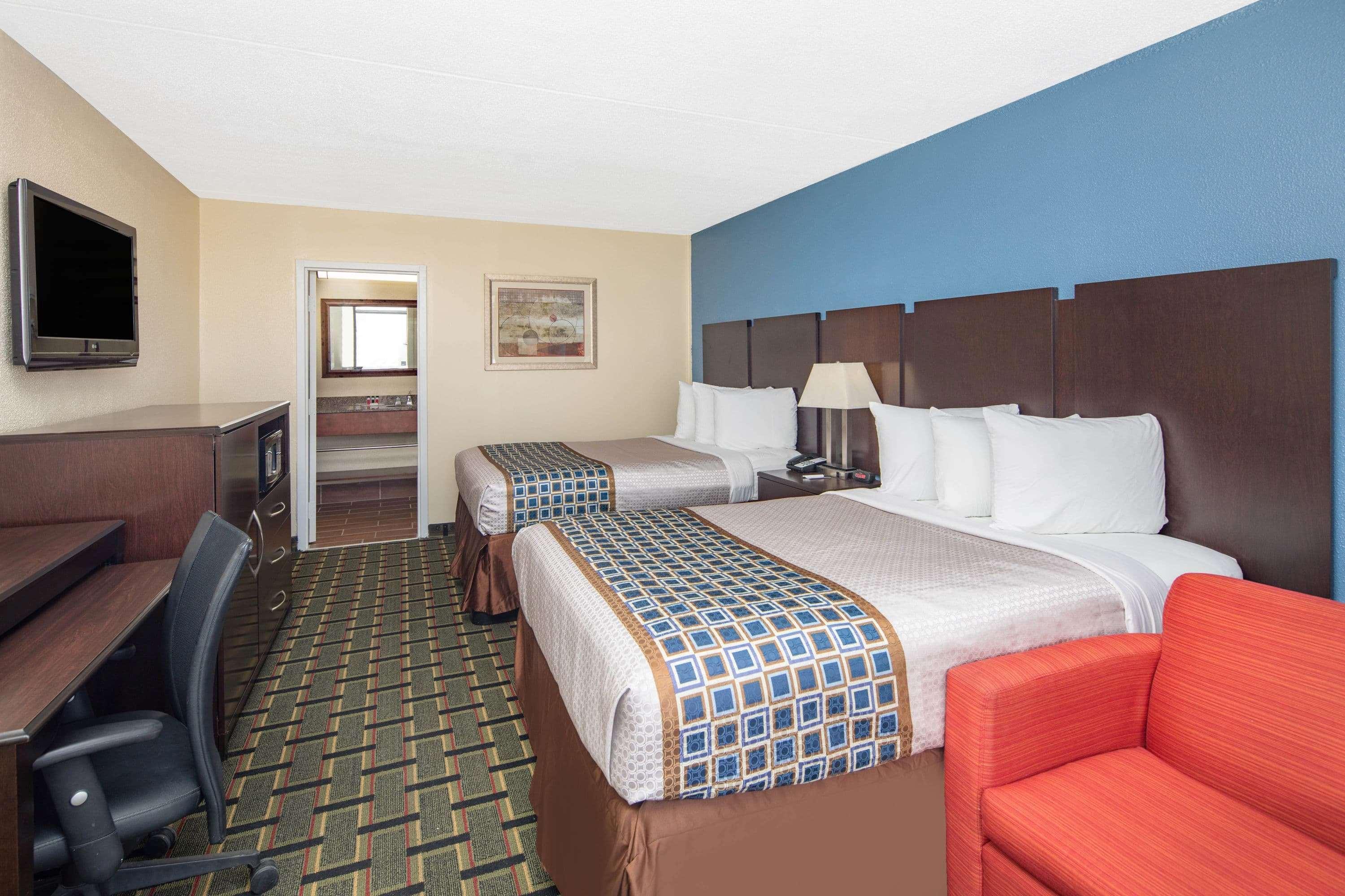 Travelodge By Wyndham Savannah Area/Richmond Hill Exterior photo